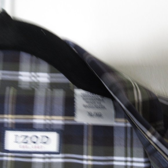 Izod Sports Shirt, Checkered, Size L, preowned - Picture 3 of 6